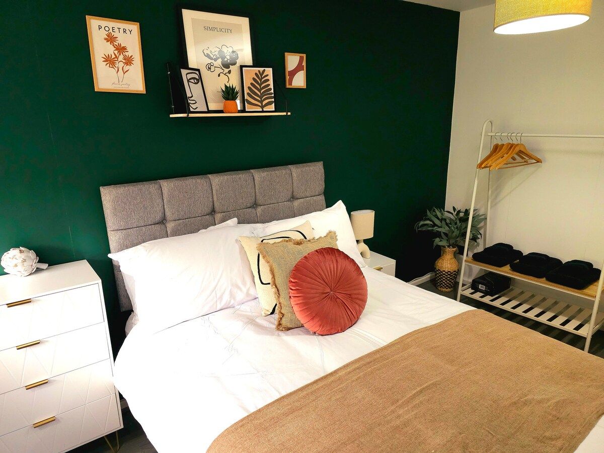 Homebird Property - Buckton House | Family Vacations | Leeds