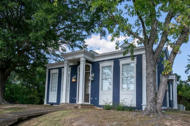 The Maxwell 1BR CozyTriplex by Velvet Ditch Villas