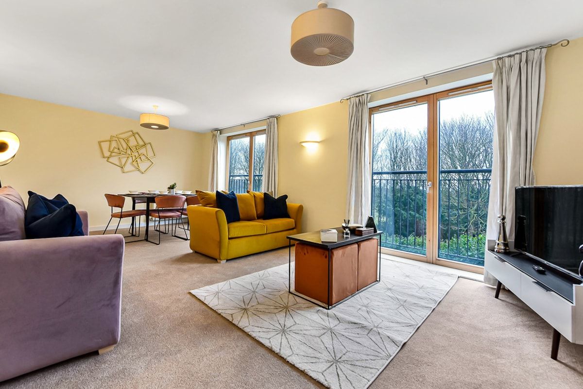 Central MK 2-Bed • Ideal for Work Stays