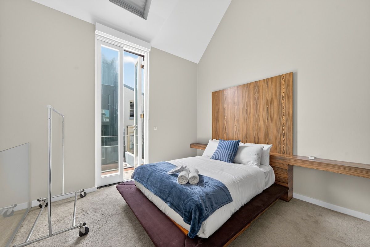Urban Retreat Studio Loft Perfect Getaway