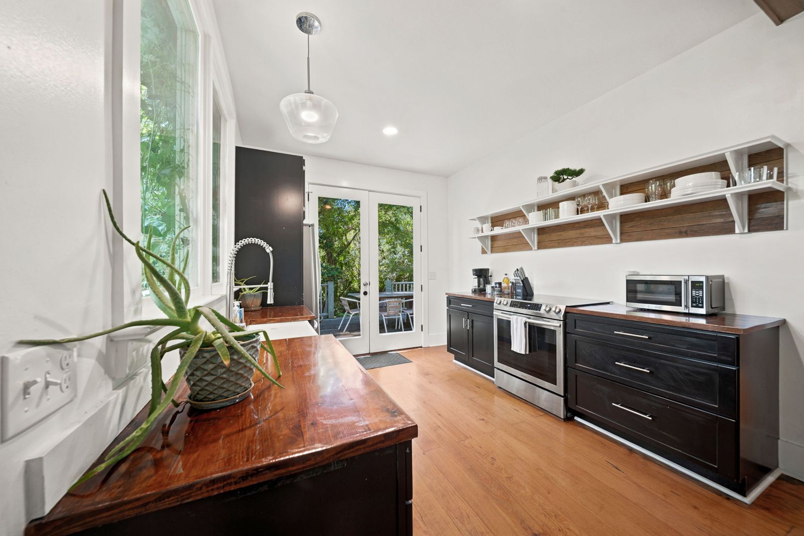 Boho Bungalow - Downtown - Free Parking