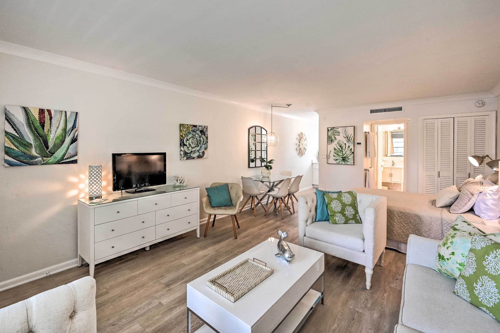 Renovated Studio at Naples Beach & Town