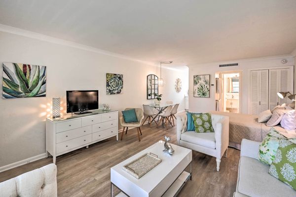 Renovated Studio at Naples Beach & Town