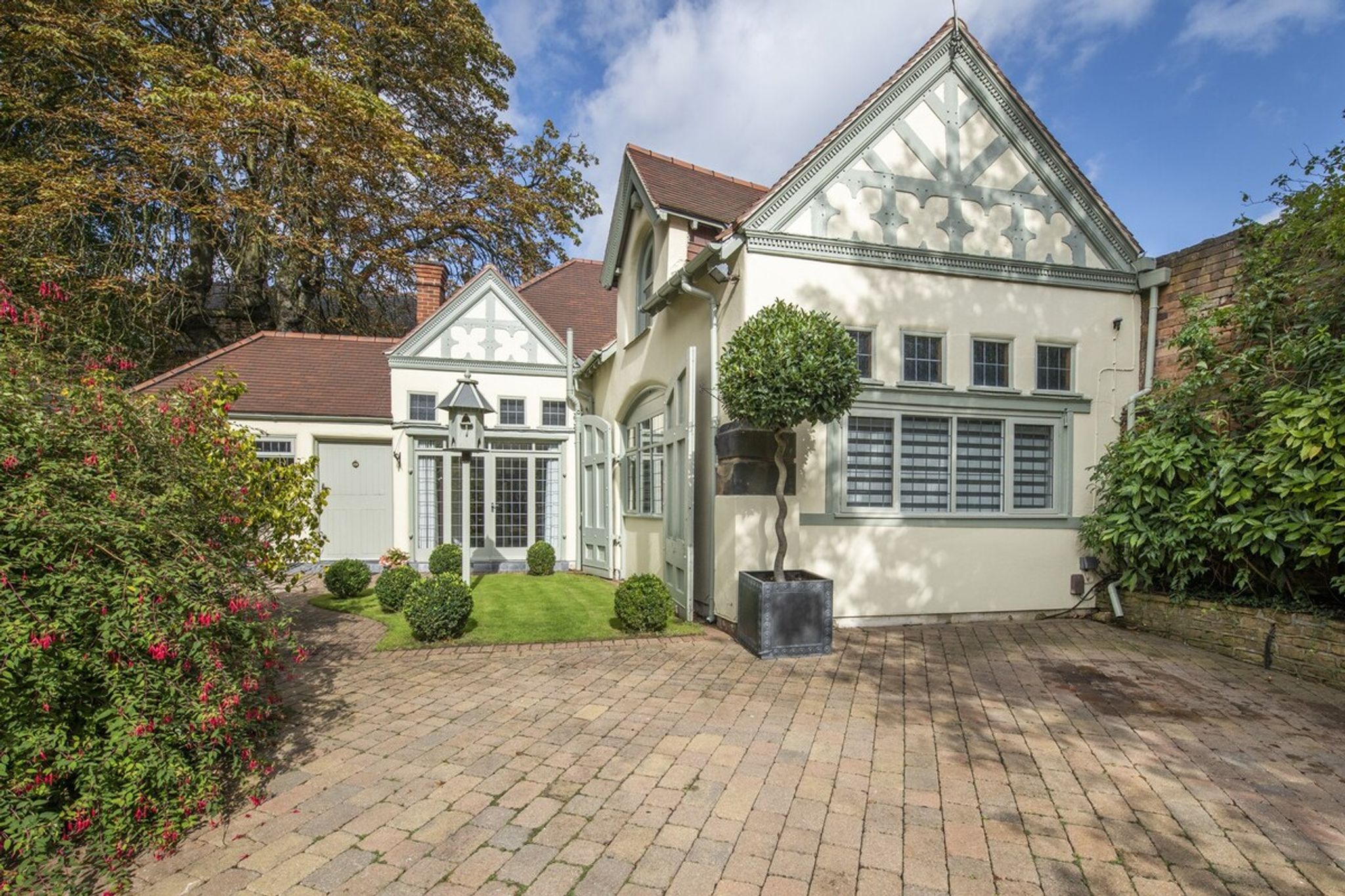 Beautiful Secluded 2 Bedroom Coach House