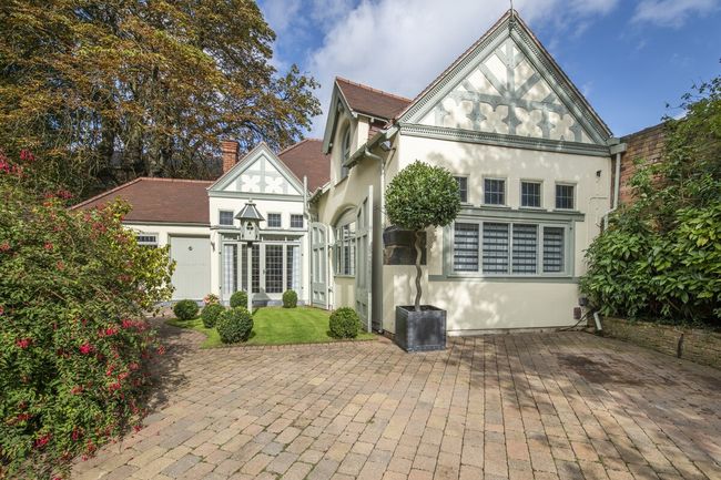 Beautiful Secluded 2 Bedroom Coach House