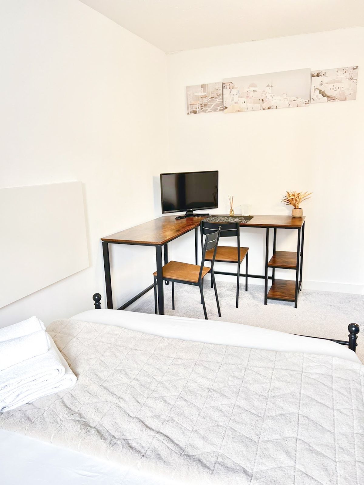 Modern Townhouse | Free Parking | ExCeL • O2 • City Airport
