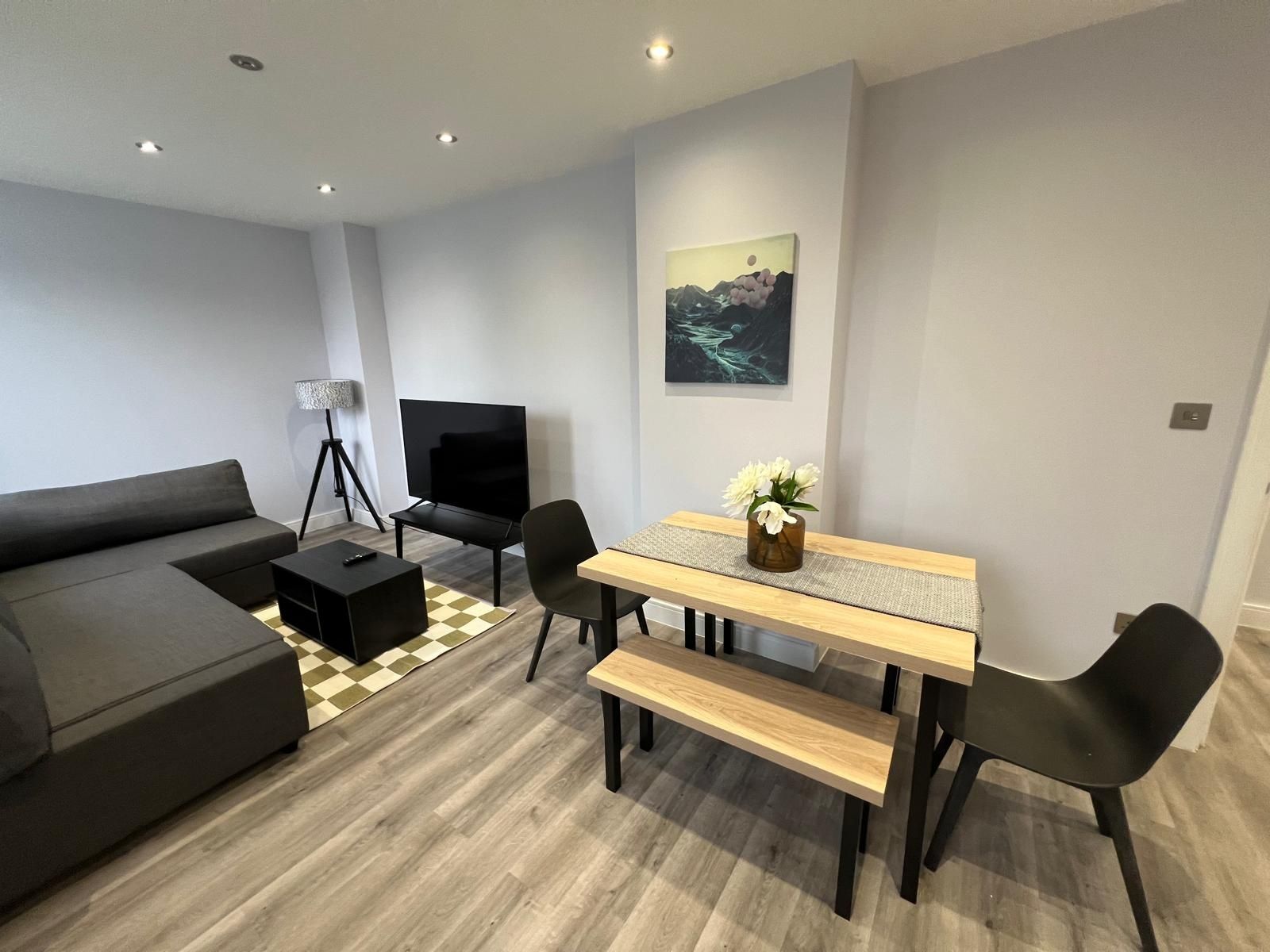 Queen Apartment | 7 Guests | High Spec | En-Suites