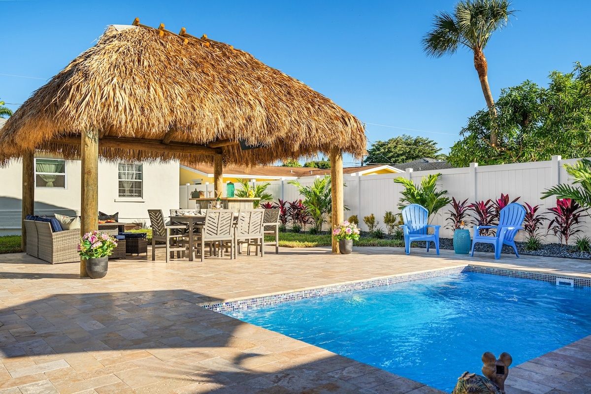 Beachy Chic Boutique Heated Pool, Tiki Hut, Bar Steps to Ave