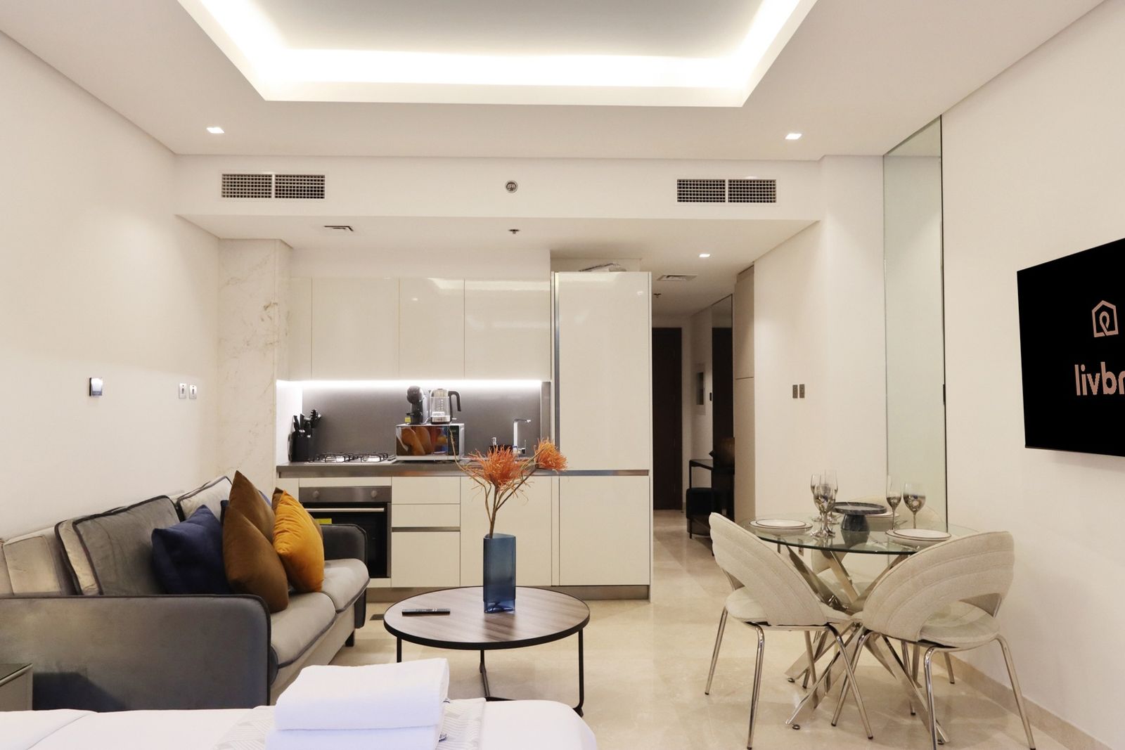 Modern Studio Near Dubai Mall, Walk to Dubai Canal