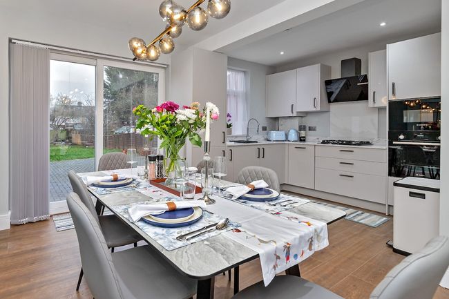Superb Central House ~FREE Parking~Modern Design