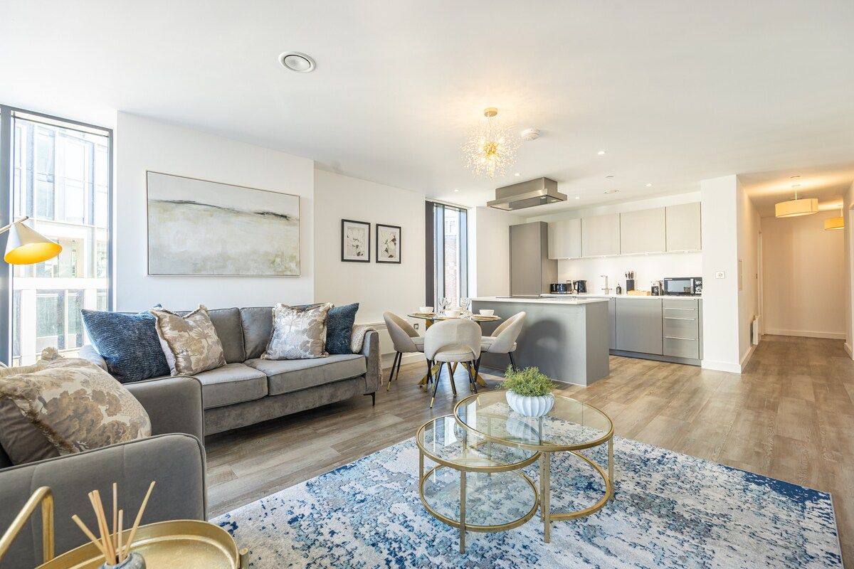 Luxury 2 Bed Apt on Broad Street | City Centre