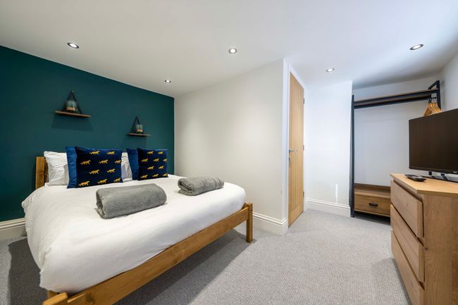 2 Bedroom House | Free Parking & WiFi