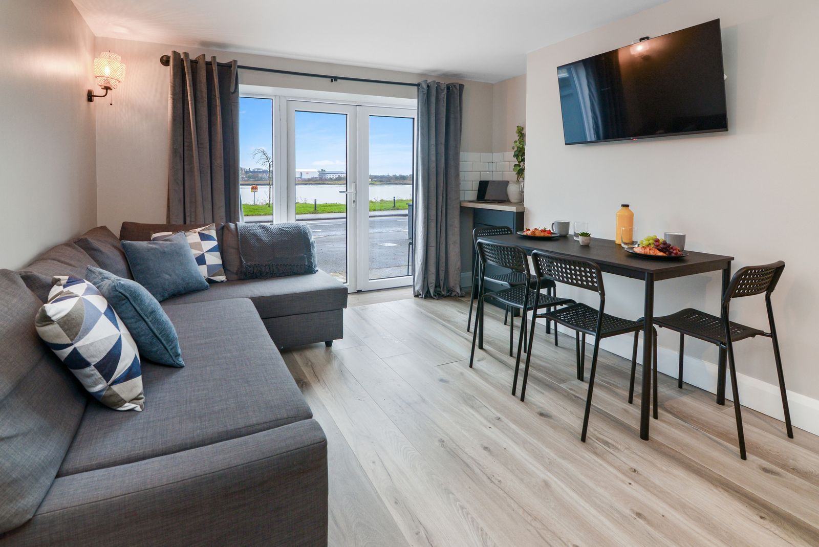 Modern Galway Apartment | Walk to City | Parking