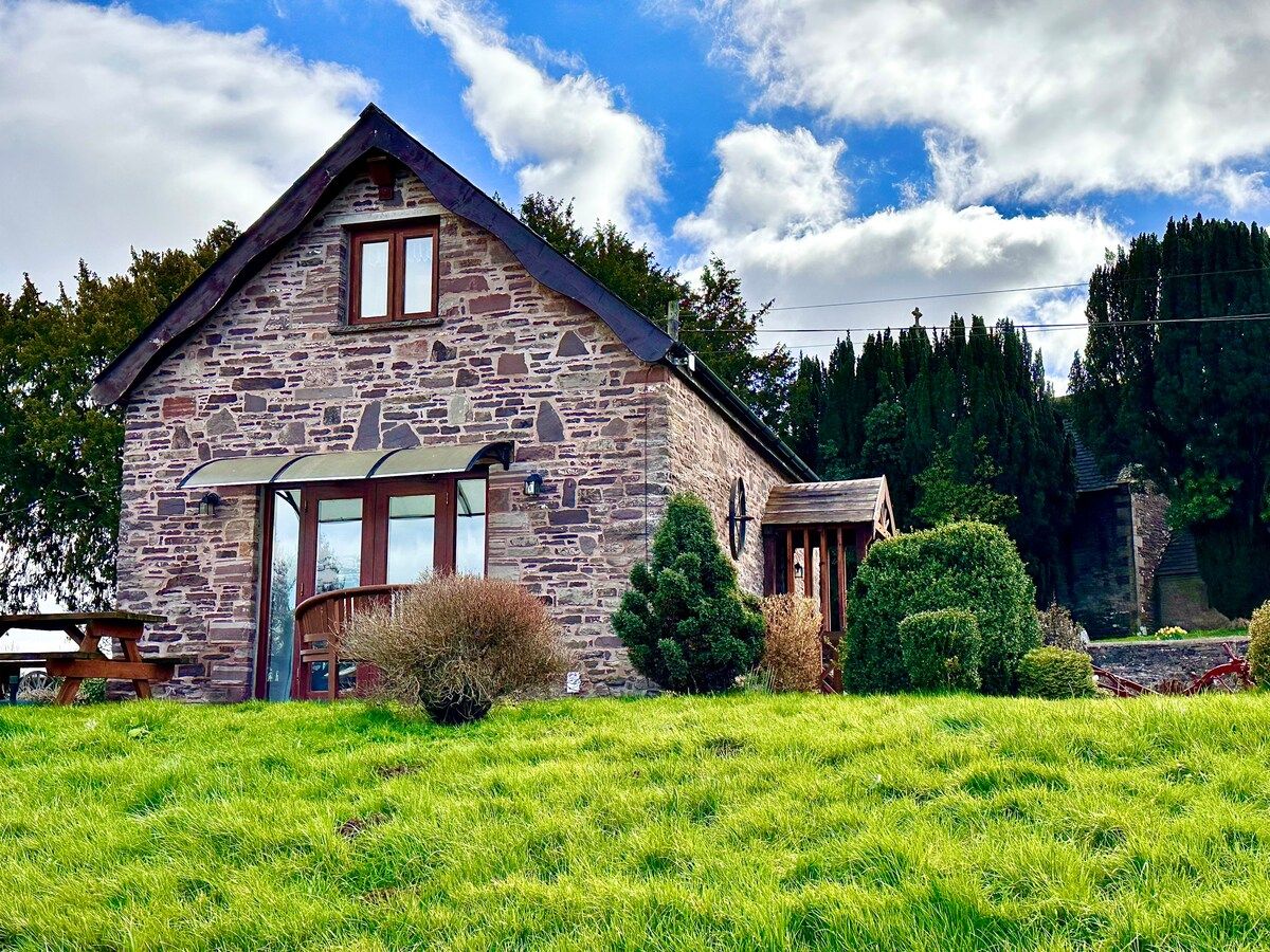A detached 2 bed stone built barn, dogs welcome .With Cymru Holidays
