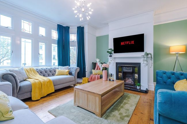 Central Bath - Incredible 5BR House | Sleeps 12 | By PureStay