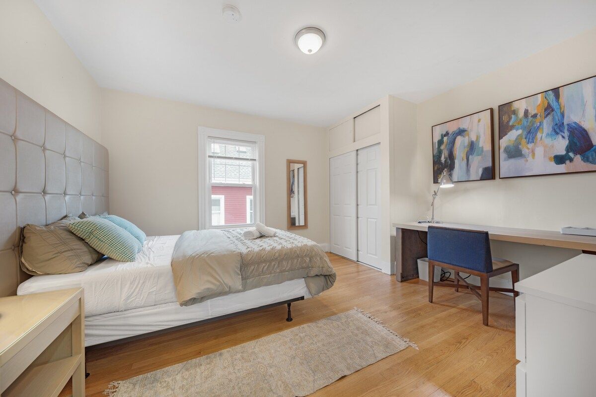 Bright & Spacious Private Room w/ Shared BTH