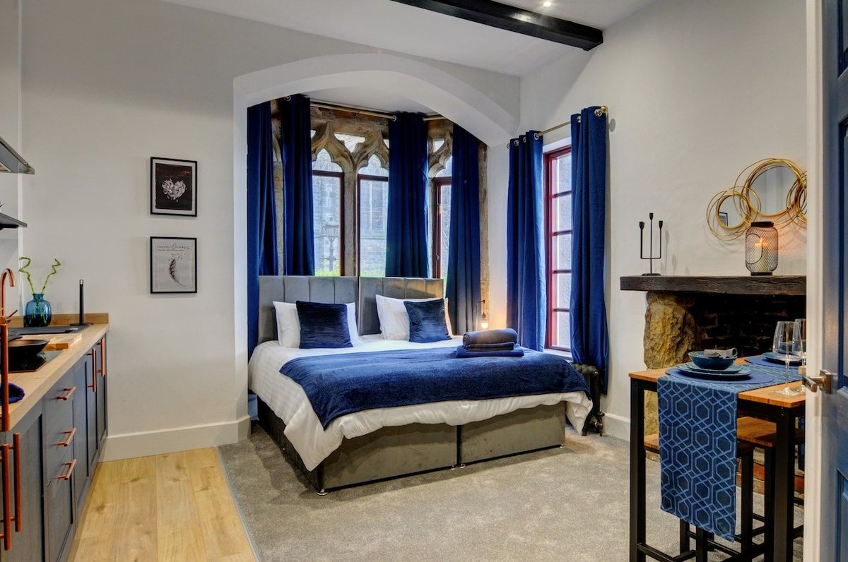 The Vicarage - Recently refurbished & Modernised House By Homebird Property - Leeds