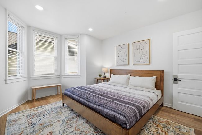 Dormont, Pittsburgh Stylish and Modern Two Bedroom Apartment