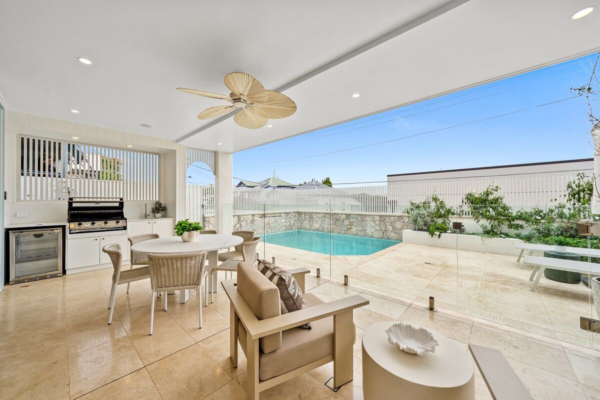 West End Luxe Home | Pool & BBQ | Dual living