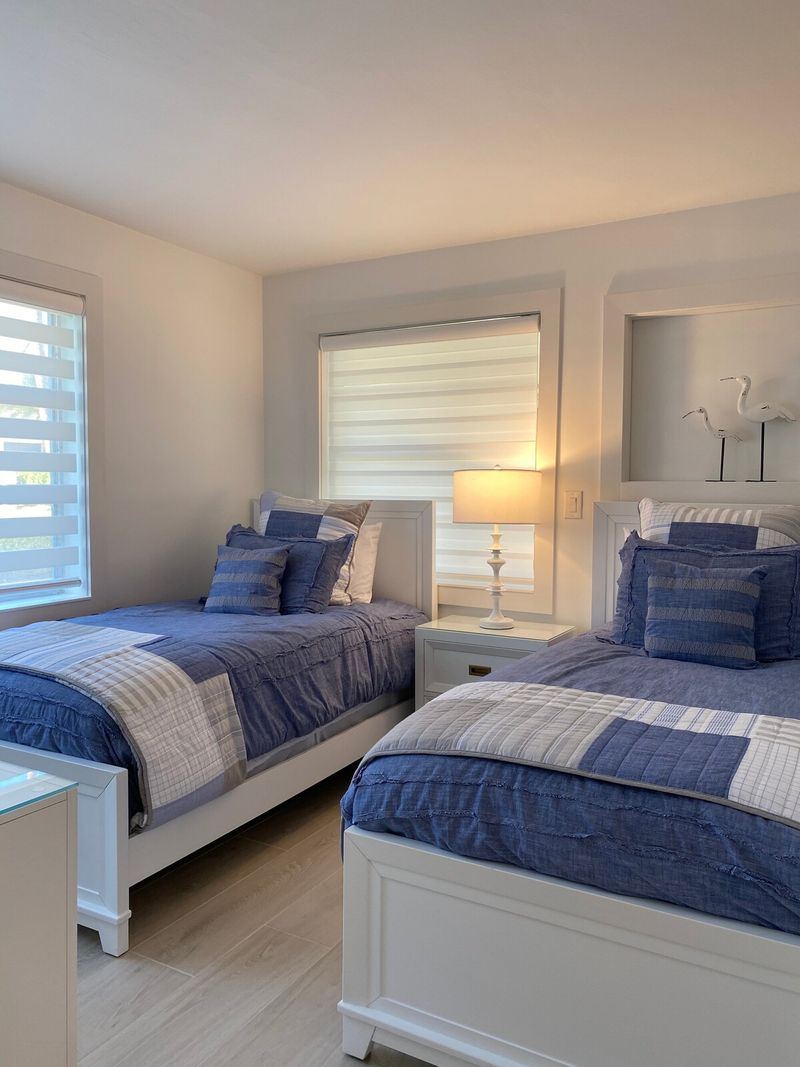 Luxury 2-Bed Condo Steps to Naples Beach & Downtown — photo 14