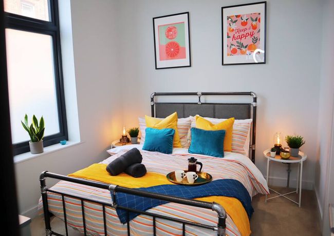 Trendy Urban Split level Apartment - Netflix&WiFi