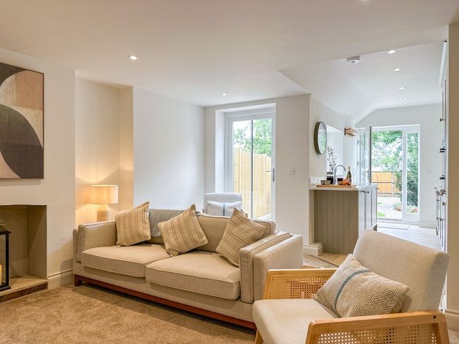 Modern Canterbury Townhouse • Pets & Free Parking