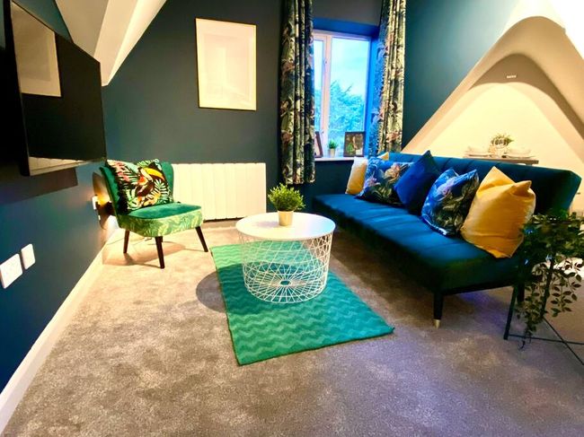 WOW 2-BED, Parking, WiFi, Netflix - 5min to Beach