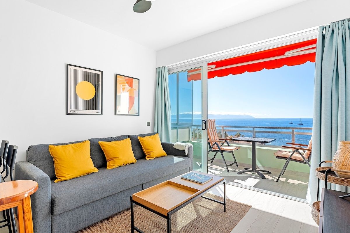 Modern, cozy, ocean view apartment near beach