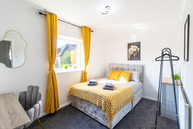 Open Mind Property - 4 Beds 2 Bathrooms & Parking
