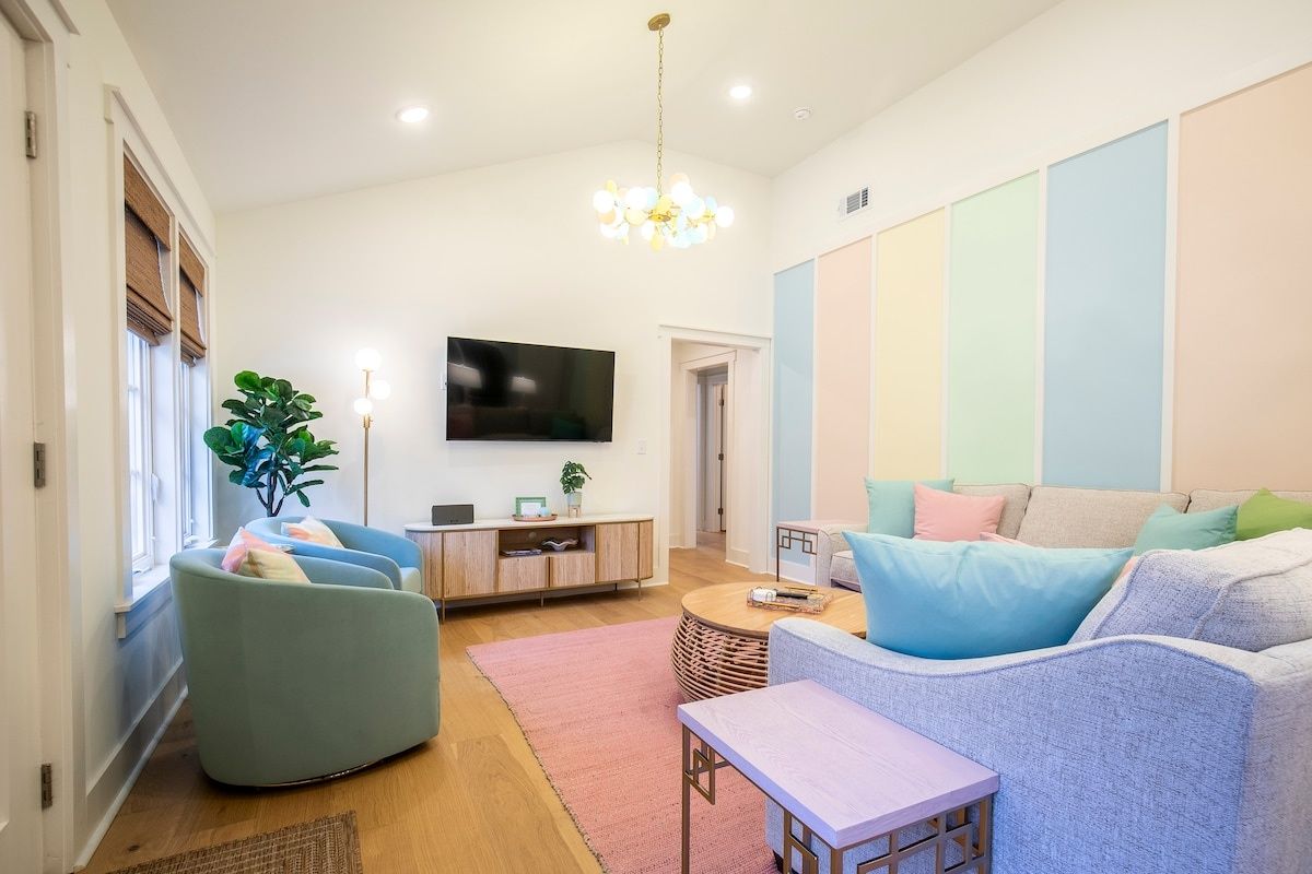 The Holli's Sweet Retreat, Walk to SQ by Velvet Ditch Villas