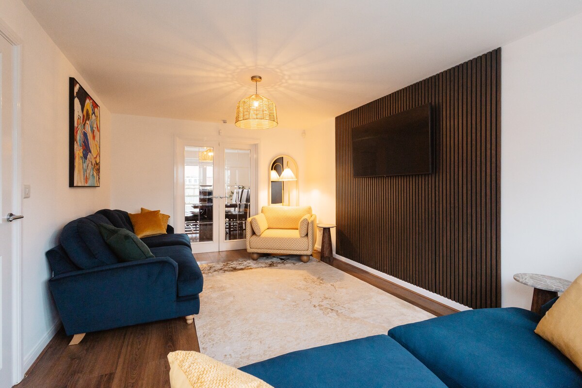 Large House - Living Room