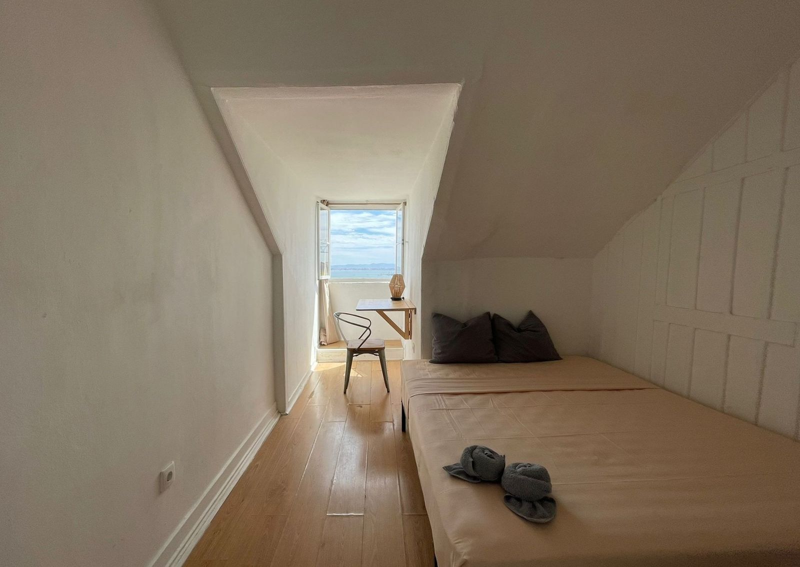 Lisbon City Stay | Cozy Room in Trendy Santos