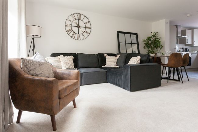 3 BR/4 beds/Contractor welcome/on site parking
