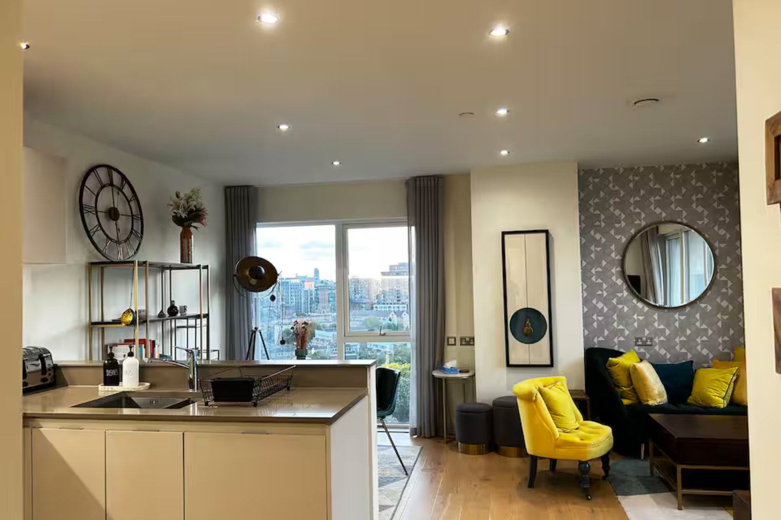 Stylish 2 Bedroom Apartment | Balcony & Great Views | Azzurri Properties | Canary Wharf