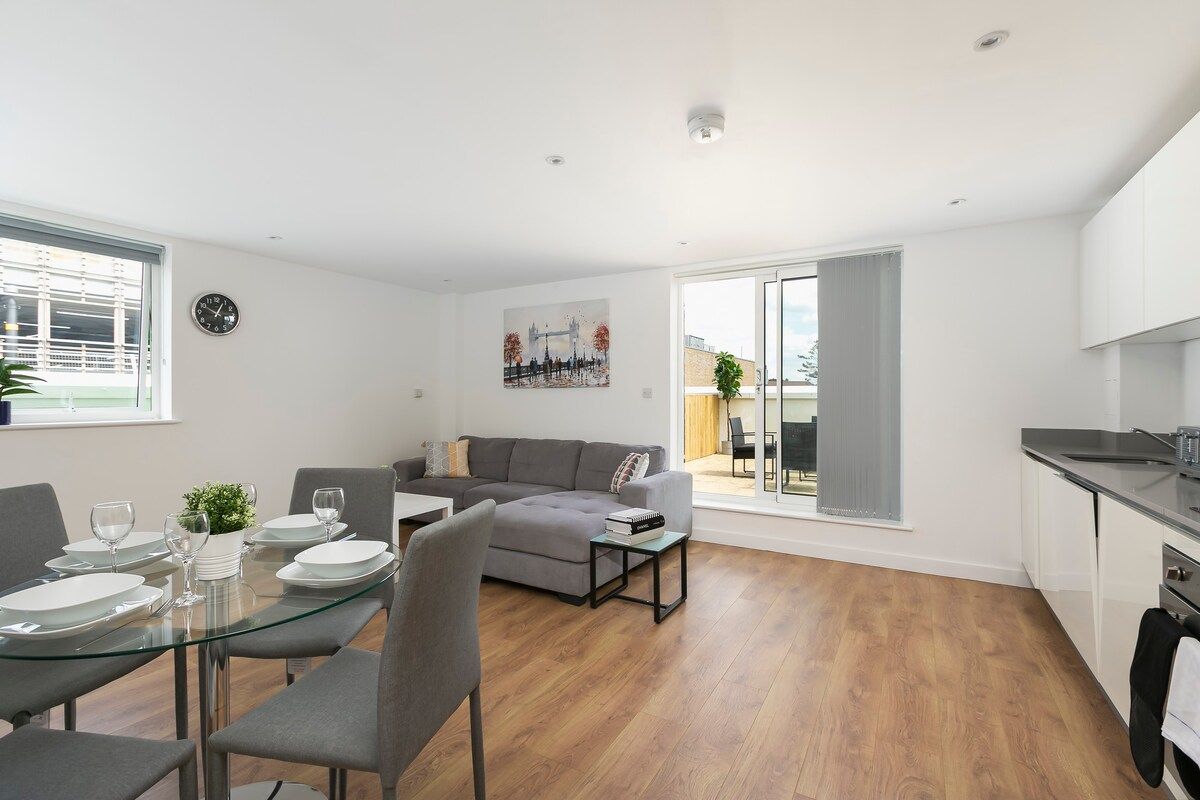 Skyvillion - Enfield Towerpoint 4Bedroom Apartment (06)
