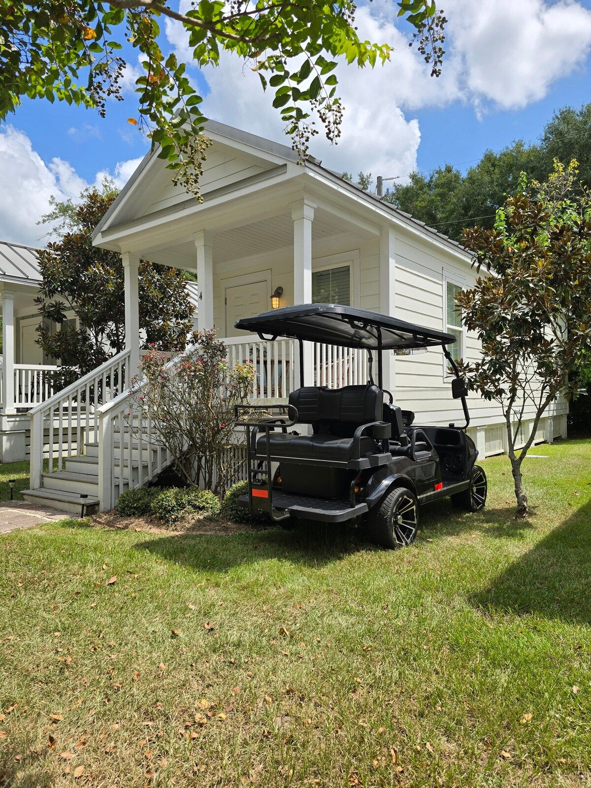 Downtown Cottage with Golf Cart