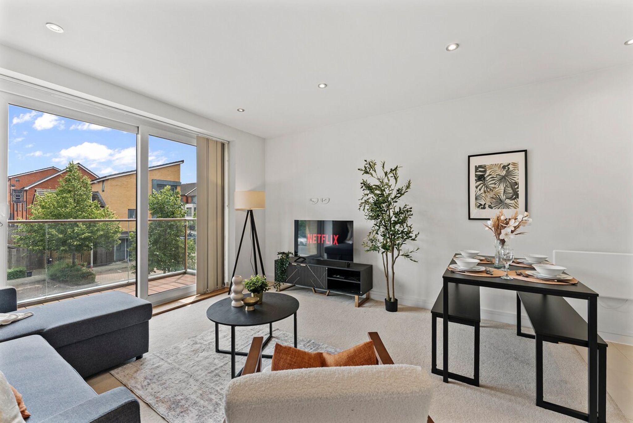 Nordic Abode in Central Reading - Balcony