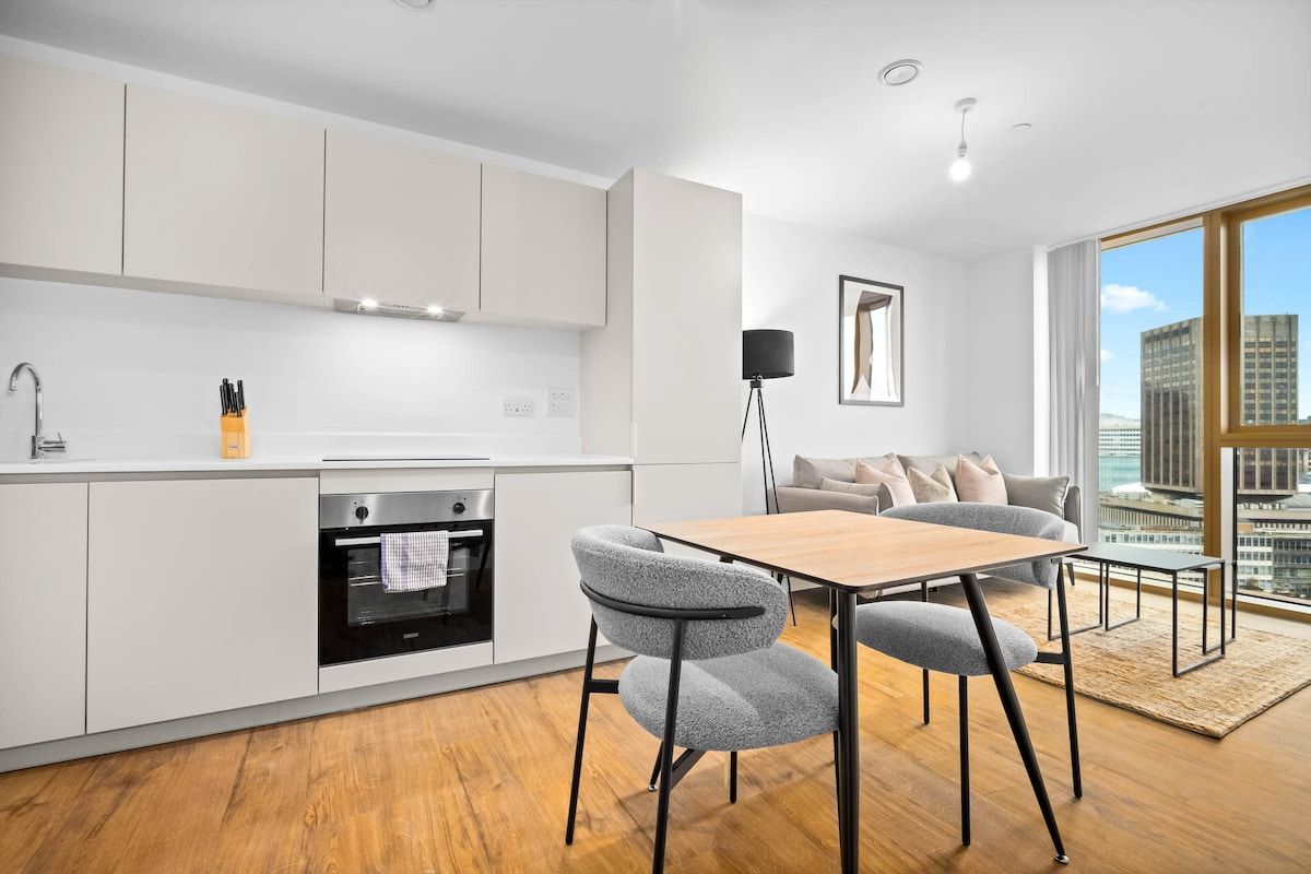 Modern 1 Bed with City Views | City Centre