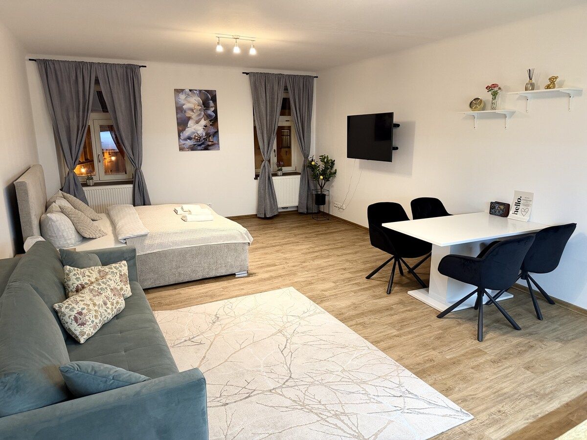 Moderní studio na Velkém náměstí u Bílé Věže.