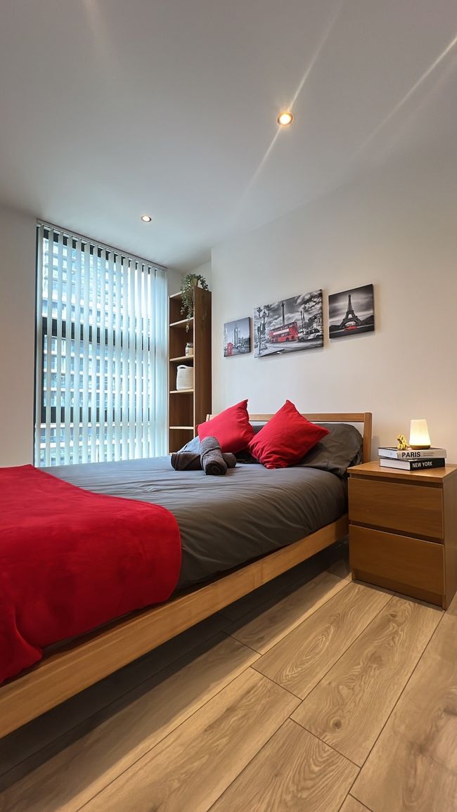 Modern 2BR Flat - Canary Wharf