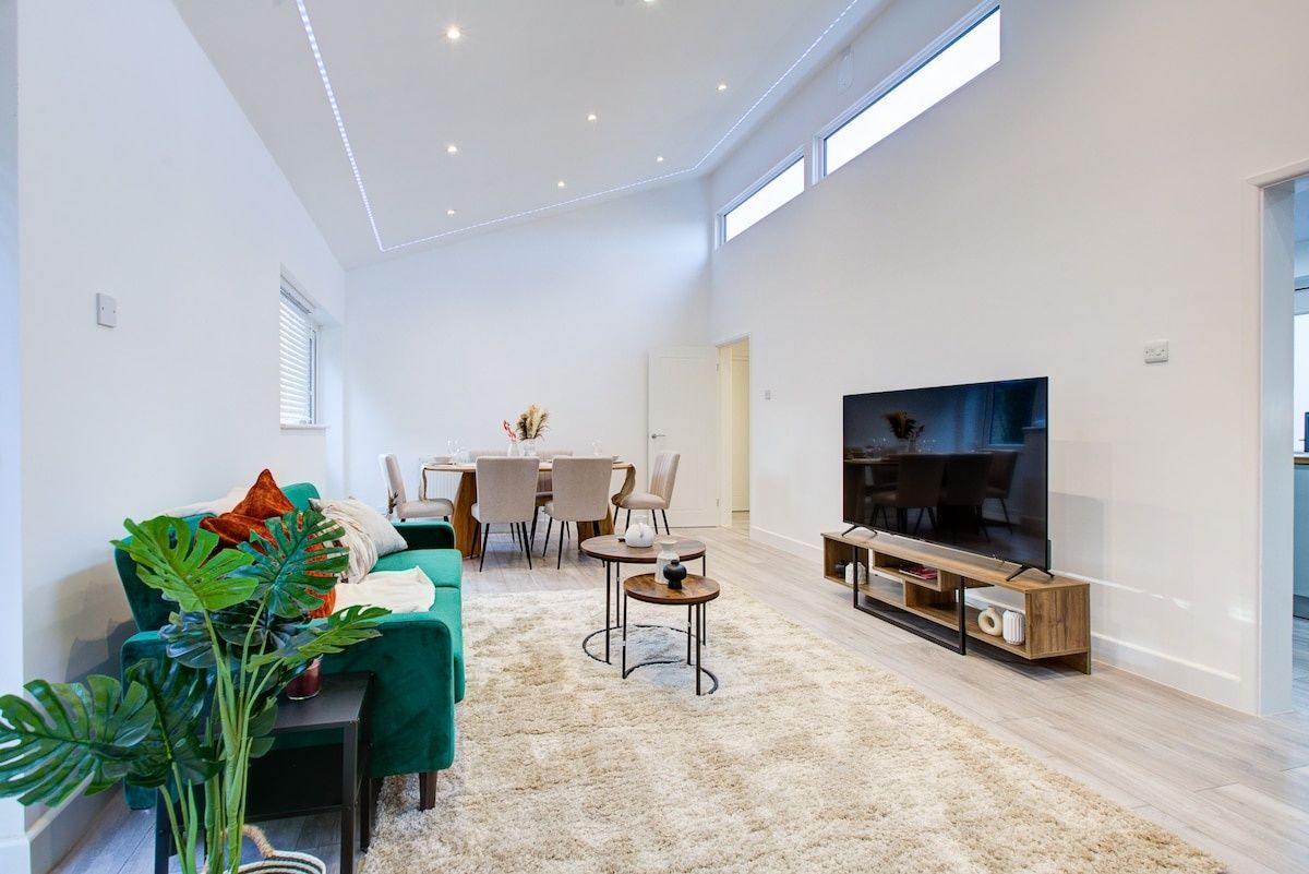 Sleek & Exquisite 3 Bedroom Home
