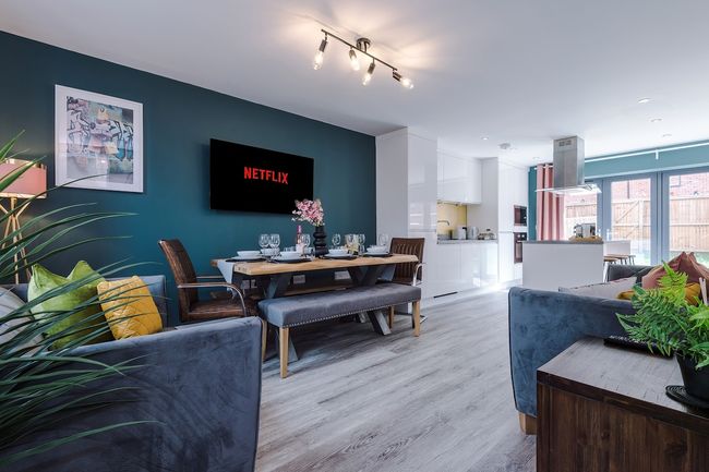 Stylish House in MCR Sleeps 7 - 7 Actual Beds - by PureStay Free Parking