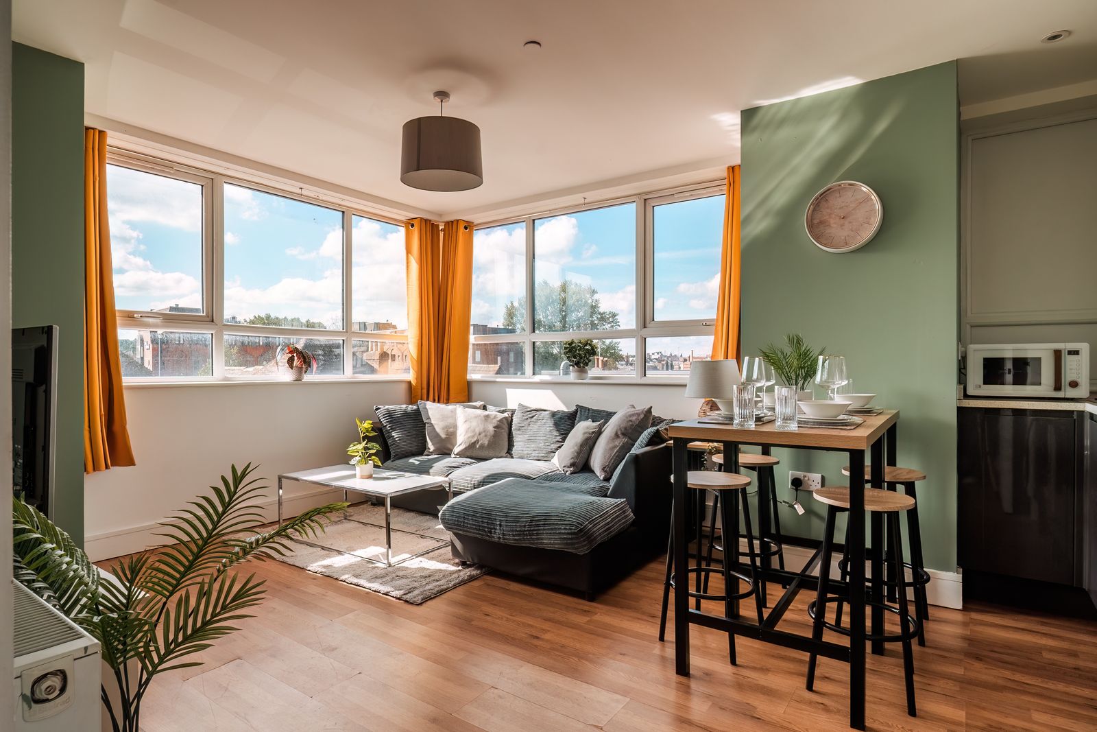 Newly Decorated Central Maidstone Flat, Sleeps 4
