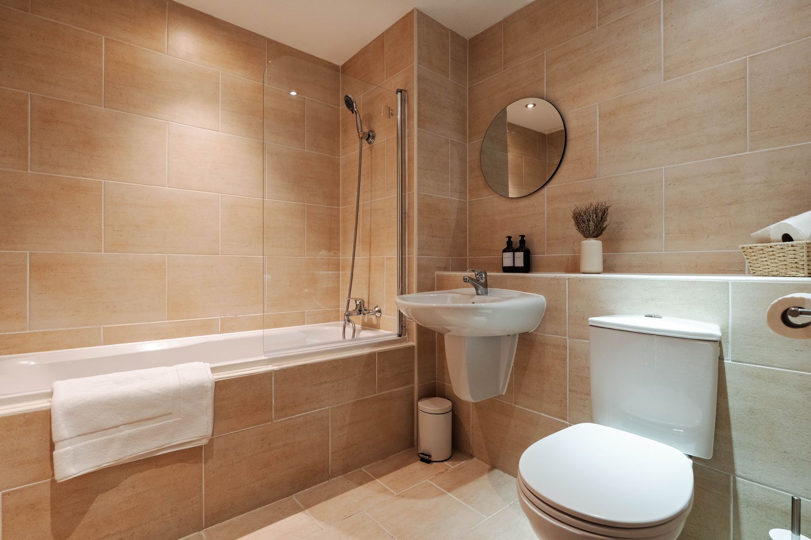 Vibrant City Apartment| 2 bd/2 bth| Free Parking
