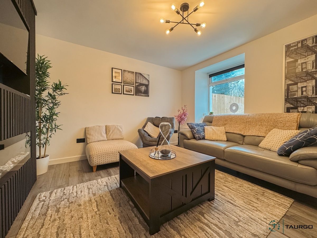 Silver Birch House, Dowlais - Stylish House close to BPW and the Brecons