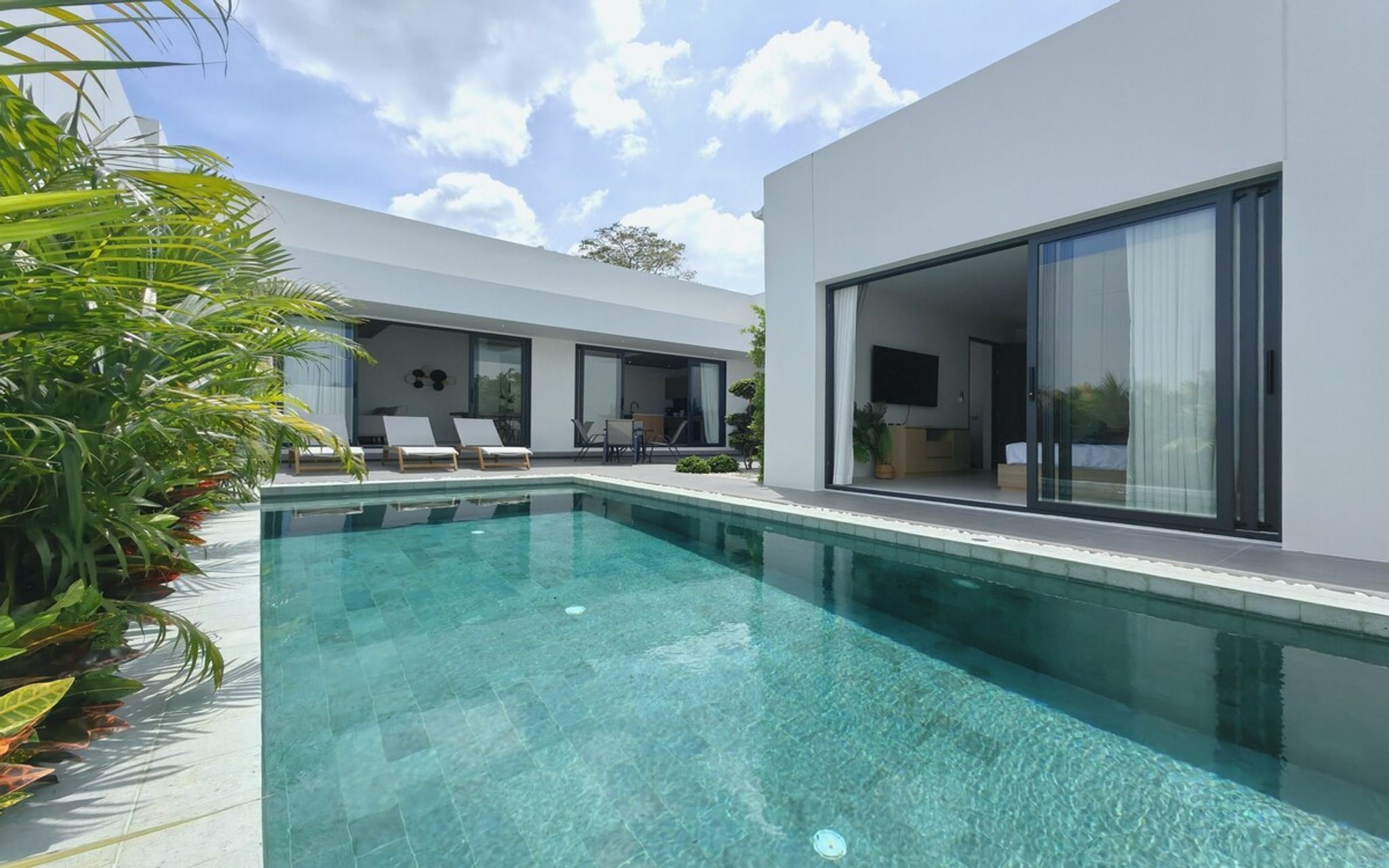 Luxury Modern Bangtao Pool Villa