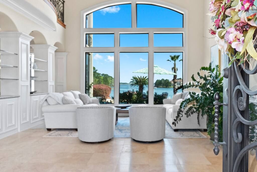 Conroe Luxe Lakefront Sleeps 14 ☀Pool☀Hot Tub☀Dock