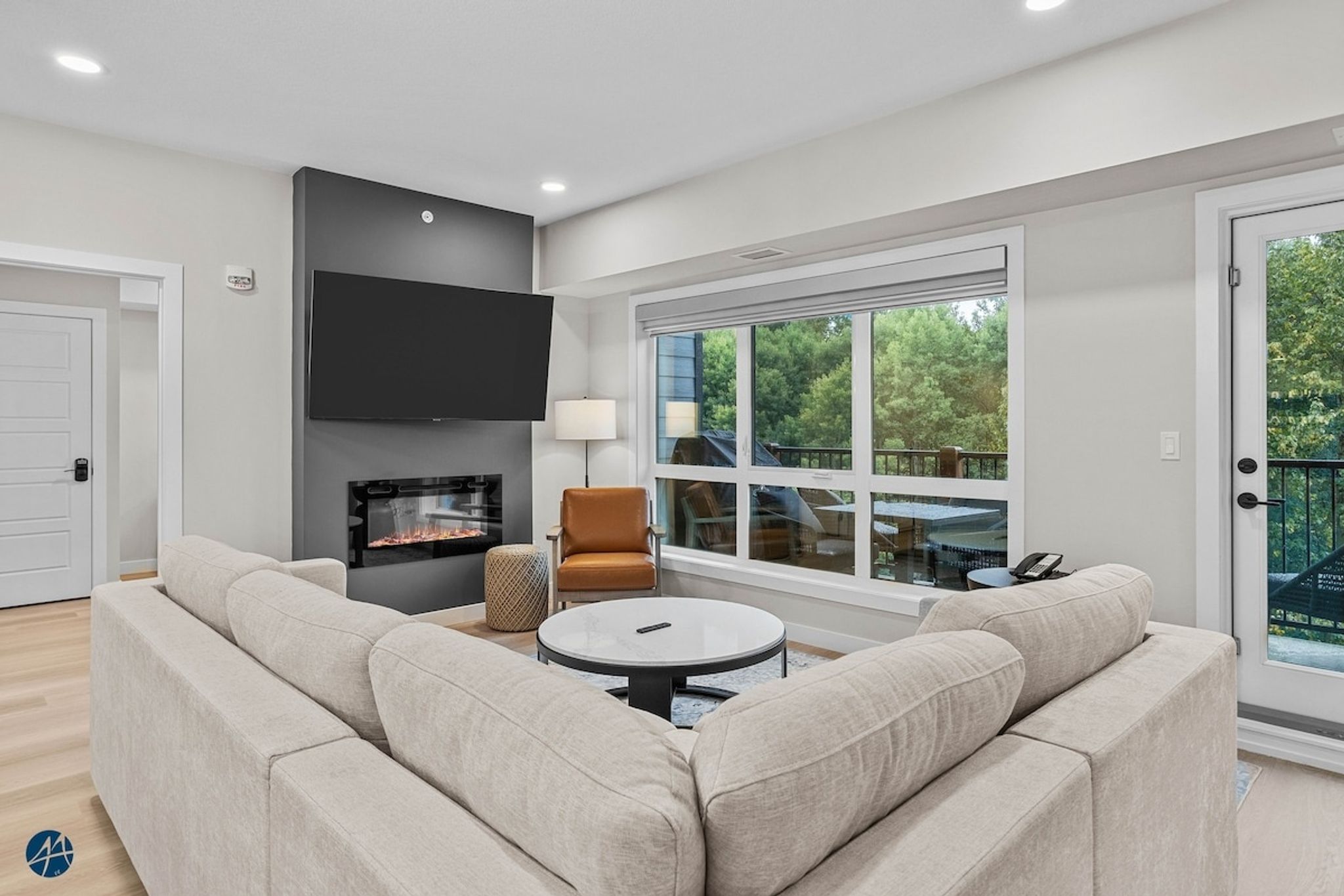 3 Bed/2 Bath Sparrowhawk Lodge-TopFloor-Creekside