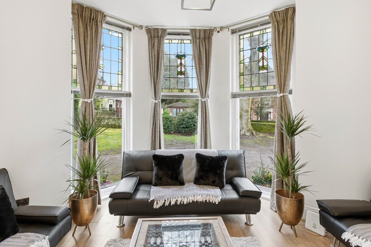 Luxury Liverpool Apartment w/ Parking | Sleeps 7