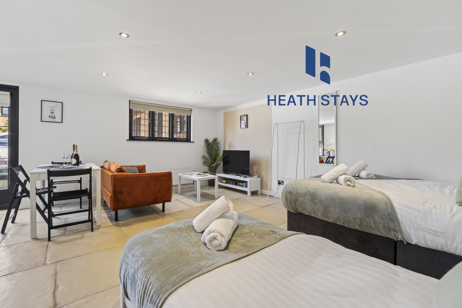 NEW! Annexe, The Priory | Private Parking | Wi-Fi